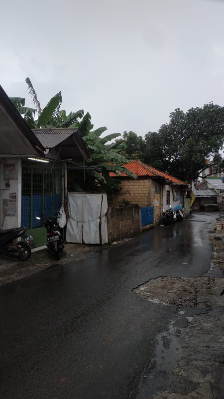 Rumah tua hitung tanah  Karang Tengah Dekat Transmart Ciledug 
