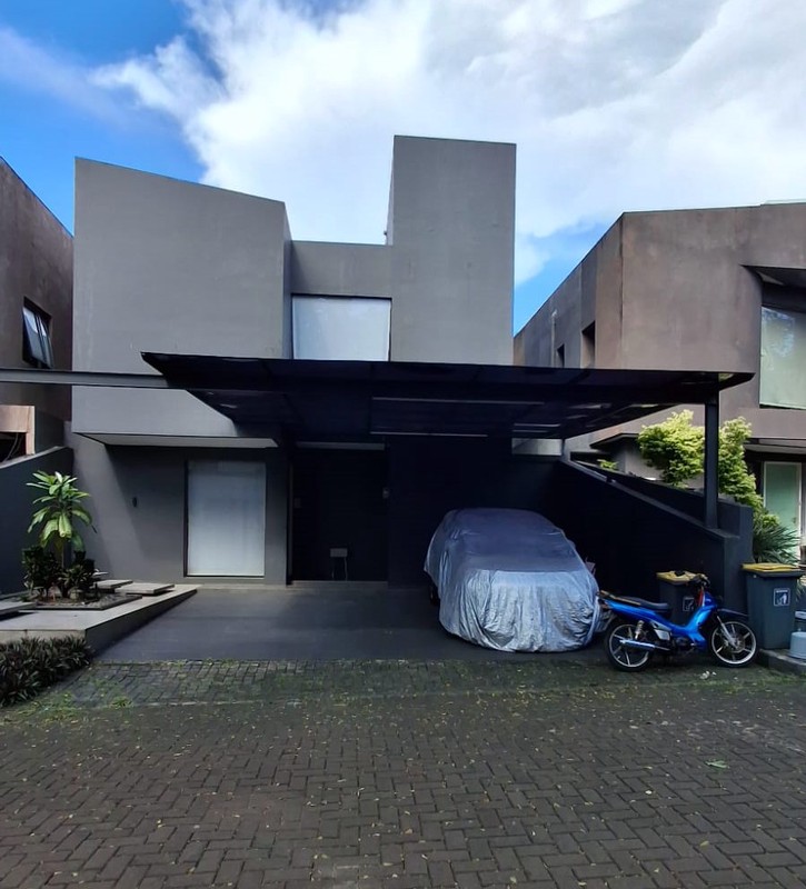 Dijual dan/atau Disewakan Rumah Bagus Ozone Residence Dalam Cluster Ada Club House di Bintaro Pesanggrahan