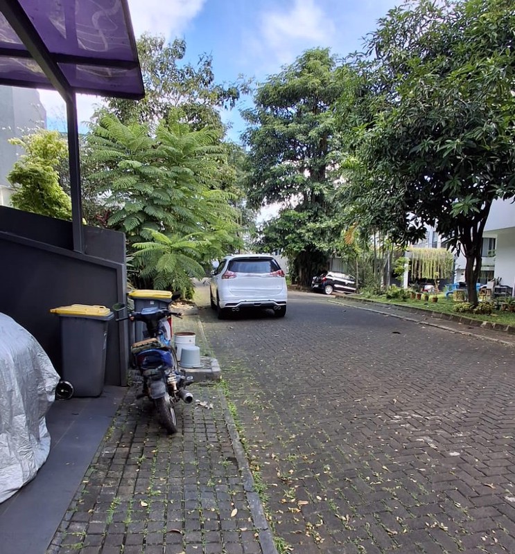 Dijual dan/atau Disewakan Rumah Bagus Ozone Residence Dalam Cluster Ada Club House di Bintaro Pesanggrahan