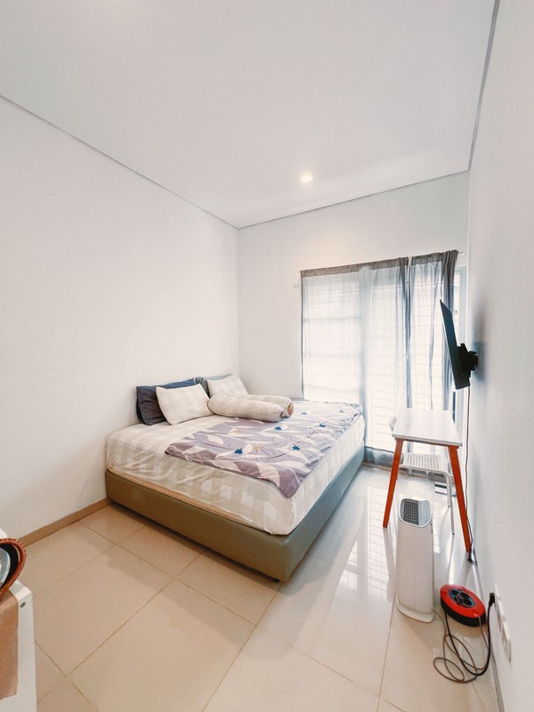 Rumah Siap Huni 3 BR 2 Lantai di Graha Raya, 5 Menit Tol Parigi