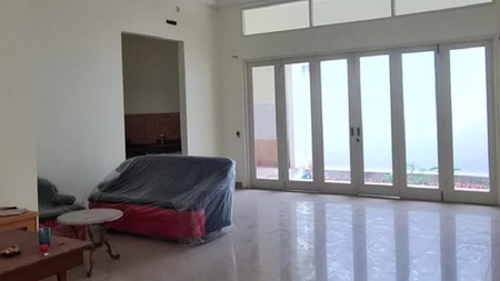 Disewakan Rumah Strategis di Central Park A Yani Surabaya