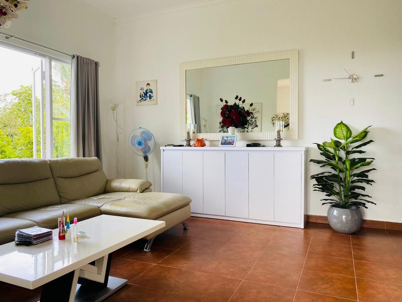 An Exquisite Villa Overlooking the Panji Coastline