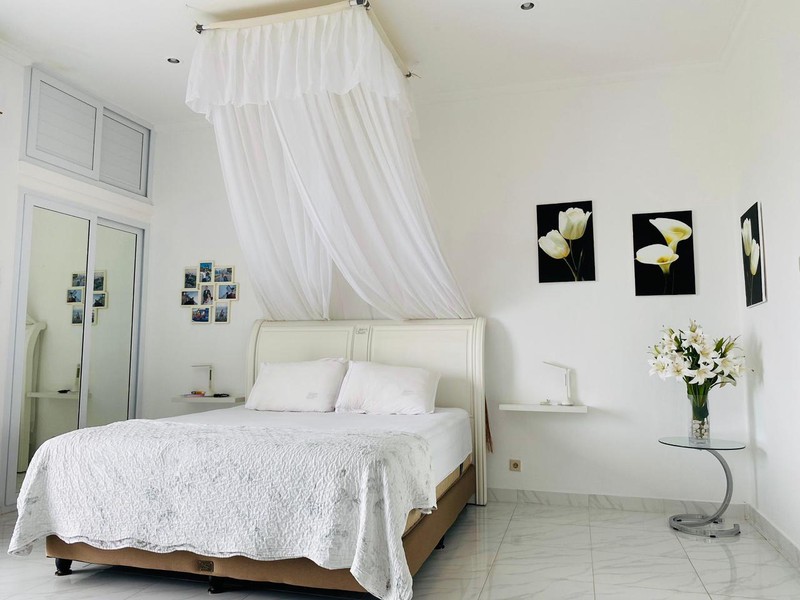 An Exquisite Villa Overlooking the Panji Coastline