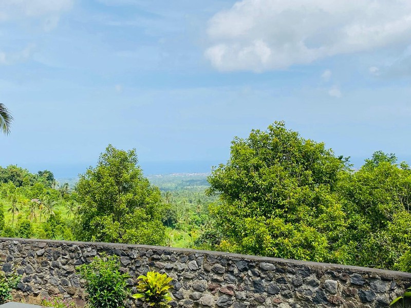 An Exquisite Villa Overlooking the Panji Coastline