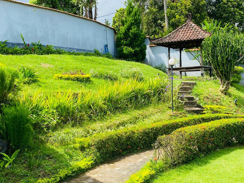 An Exquisite Villa Overlooking the Panji Coastline