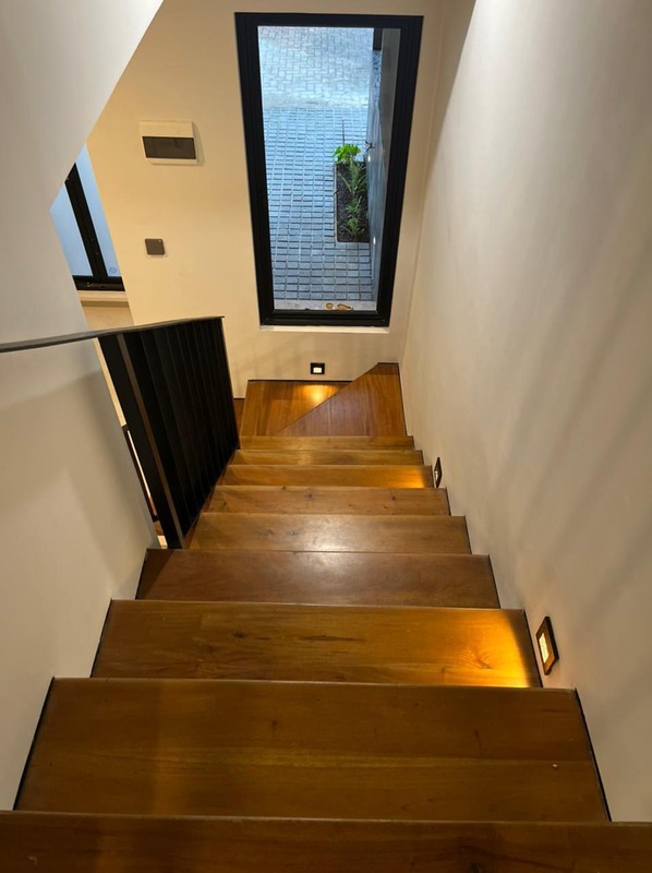 Dijual Rumah Modern Kontemporer 3 Lt Di Bali View Cirendeu (dkt Mrt Lebak Bulus )