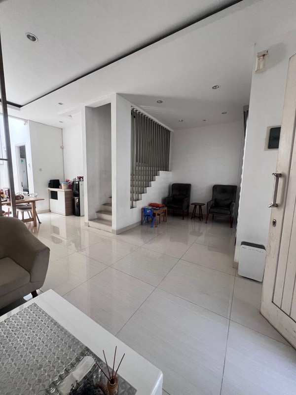 Rumah 3 Lantai Siap Huni dengan Hunian Nyaman dan Asri @Bintaro Sektor 9