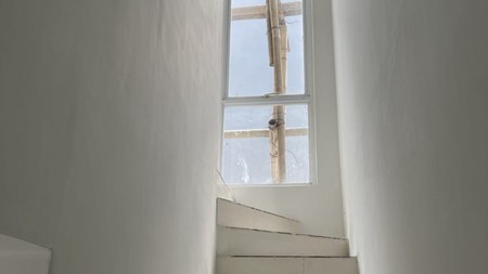 Rumah Bagus Di Ayna Residence Graha Raya Bintaro Tangerang Selatan,