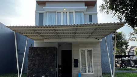Dijual Rumah Modern 2 lantai Full Furnish di Graha Natura Surabaya Barat