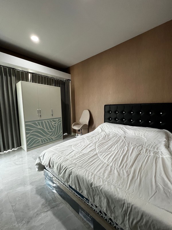 Dijual Rumah Modern 2 lantai Full Furnish di Graha Natura Surabaya Barat