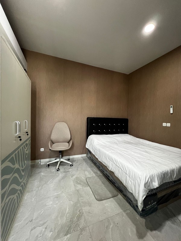 Dijual Rumah Modern 2 lantai Full Furnish di Graha Natura Surabaya Barat