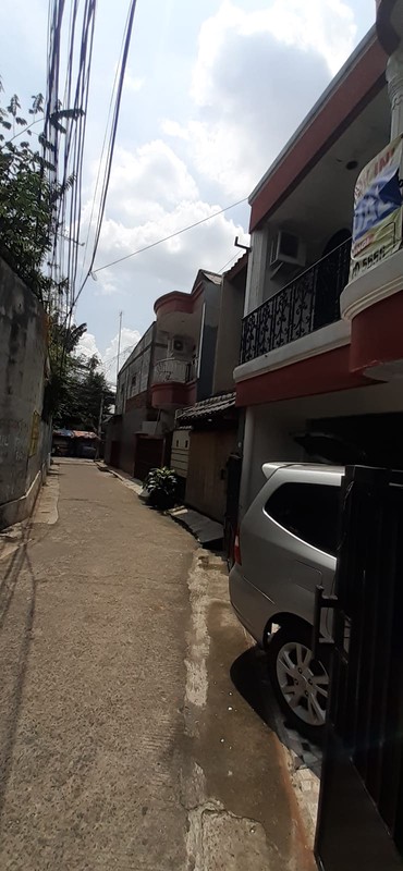 Rumah 2 Lantai 5 Kamar Tidur Lokasi di Kebon Baru Tebet Jaksel