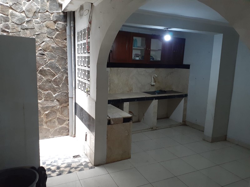 Rumah 2 Lantai 5 Kamar Tidur Lokasi di Kebon Baru Tebet Jaksel