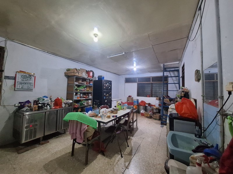 Jarang ada Rumah Lama Strategis di Jelambar - Tanah 420m2, Cocok untuk Hunian Mewah atau Investasi