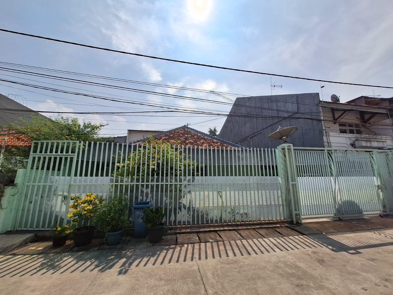 Jarang ada Rumah Lama Strategis di Jelambar - Tanah 420m2, Cocok untuk Hunian Mewah atau Investasi