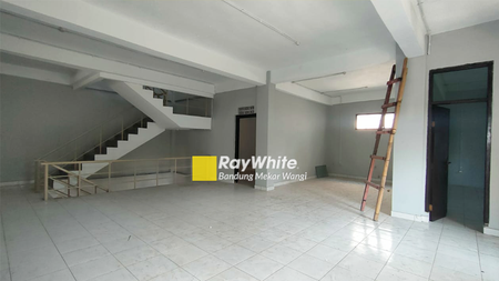 Gudang dan Kantor Mainroad Sudirman