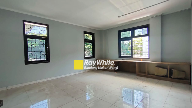 Gudang dan Kantor Mainroad Sudirman