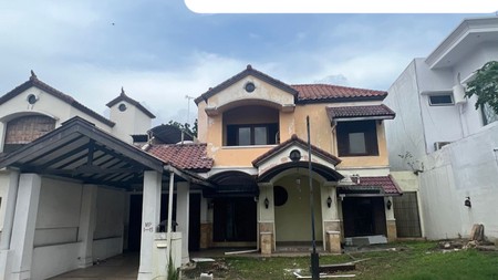 MURAH  Disewakan 280 m2 Rumah Crystal Golf Citraland Surabaya - Kondisi Kosongan - Garasi Carport 2 Mobil
