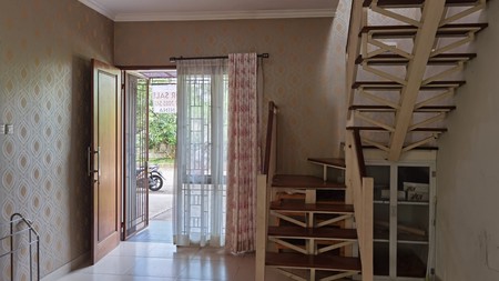 Rumah 2 Lantai Siap Huni dengan Hunian Nyaman dan Asri @Ciputat