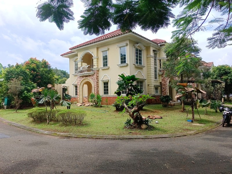 Dijual rumah strategis dekat toll in dan out bsd city banyak penghijauan bebas banjir siap huni di The Green Cluster Montecarlo BSD City Tangsel