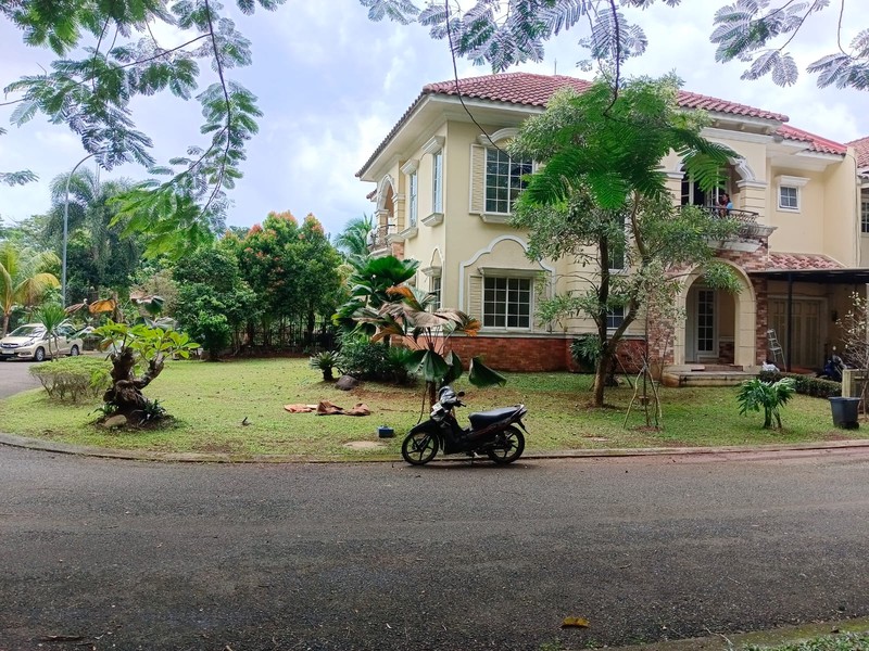 Dijual rumah strategis dekat toll in dan out bsd city banyak penghijauan bebas banjir siap huni di The Green Cluster Montecarlo BSD City Tangsel