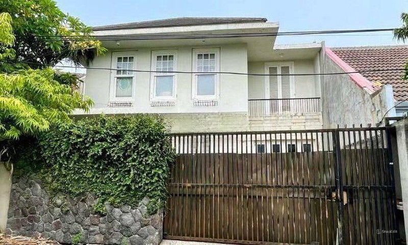 Dijual Rumah Mewah Siap Huni di Simpang Darmo Permai Selatan