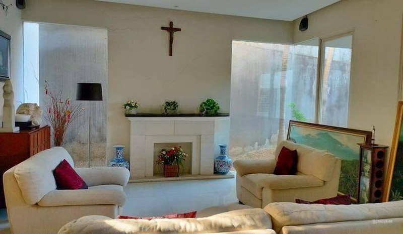 Dijual Rumah Mewah Siap Huni di Simpang Darmo Permai Selatan