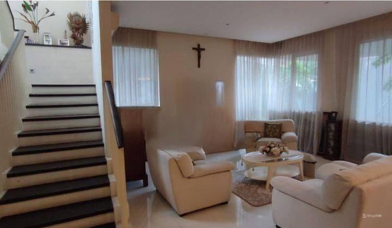 Dijual Rumah Mewah Siap Huni di Simpang Darmo Permai Selatan