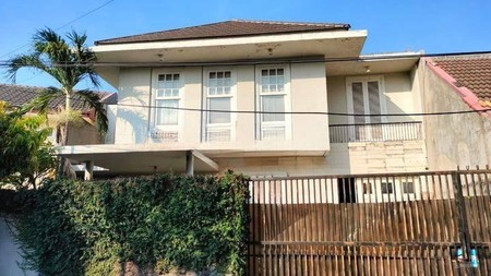 Dijual Rumah Mewah Siap Huni di Simpang Darmo Permai Selatan