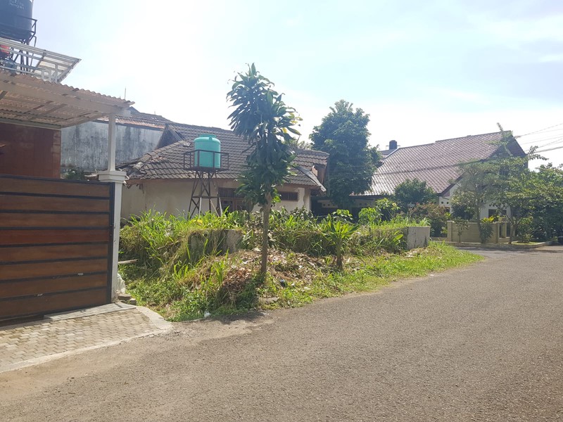 Rumah Hoek Hitung Tanah di Pratista Antapani