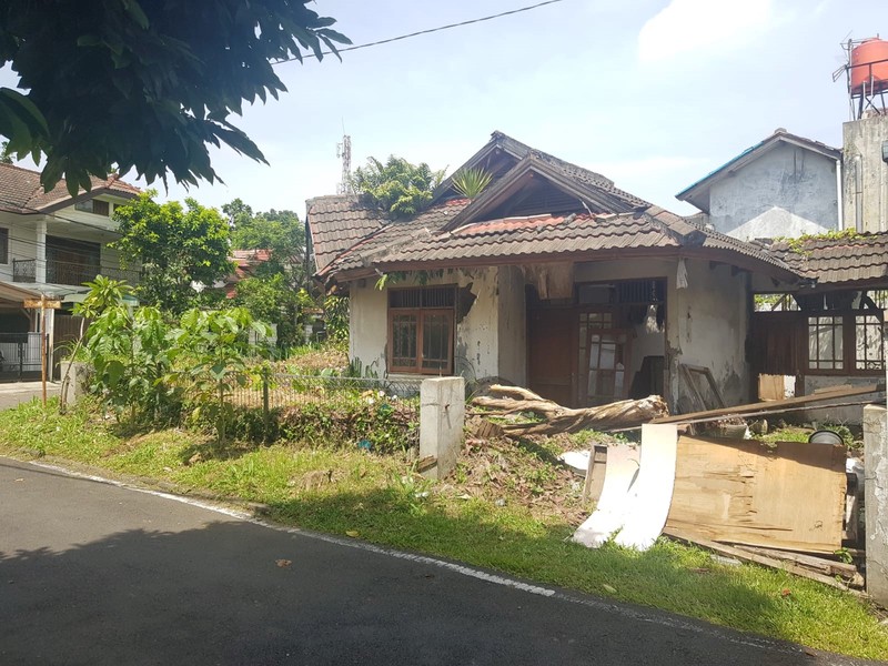 Rumah Hoek Hitung Tanah di Pratista Antapani