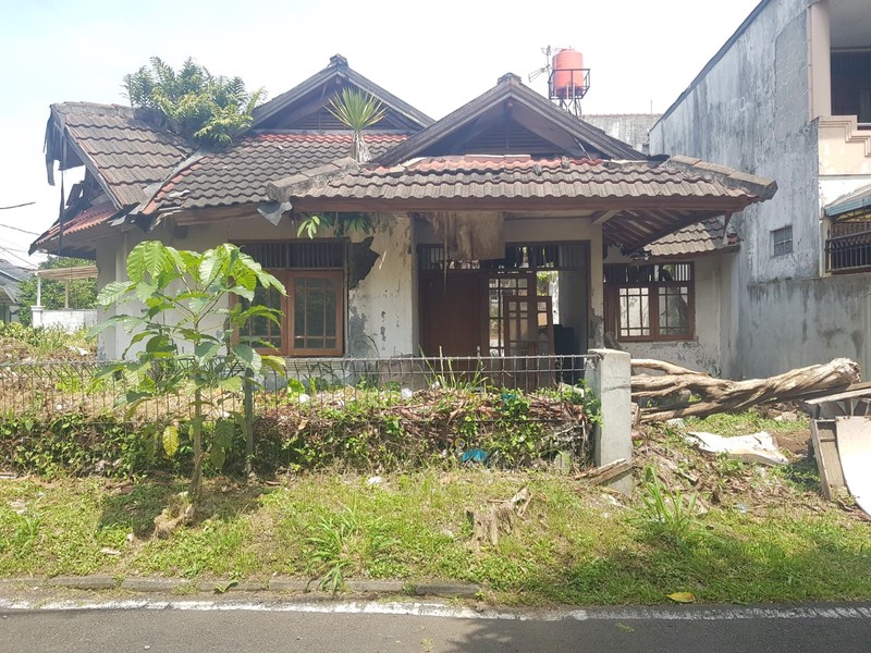 Rumah Hoek Hitung Tanah di Pratista Antapani