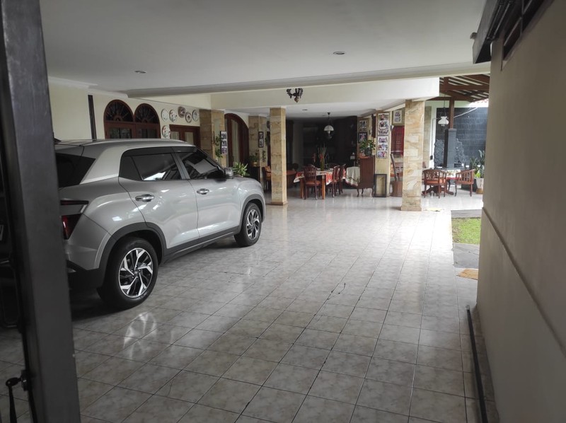 Rumah Komersial 2.000 m2 di Jalan Utama Lebak Bulus, Siap Huni + Pool