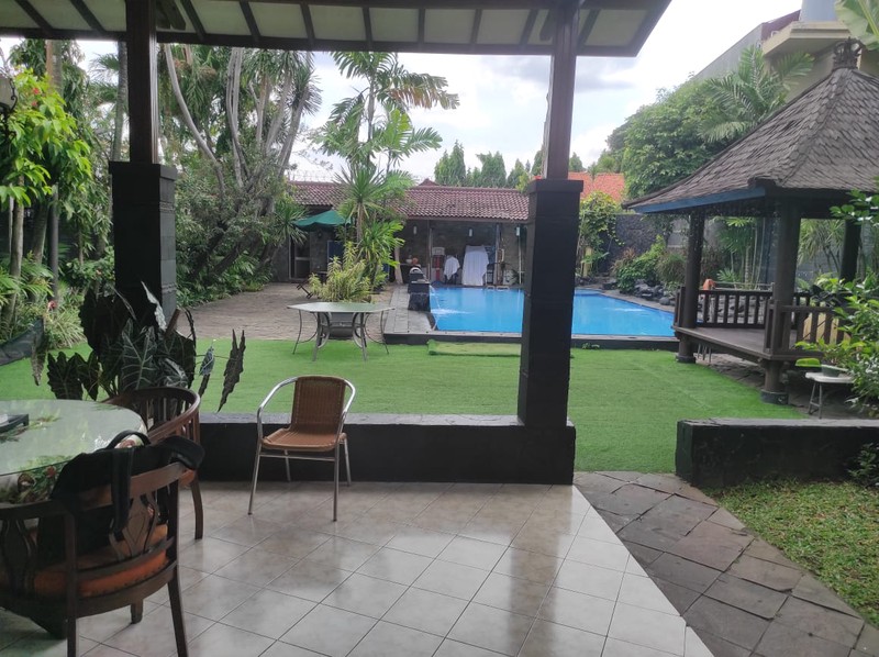 Rumah Komersial 2.000 m2 di Jalan Utama Lebak Bulus, Siap Huni + Pool