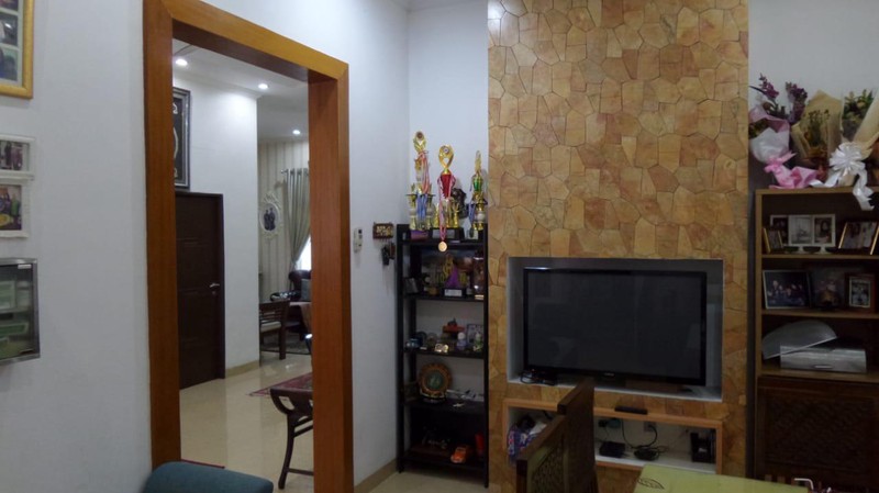 Rumah Mandar Cantik Rapi di Bintaro sektor 3