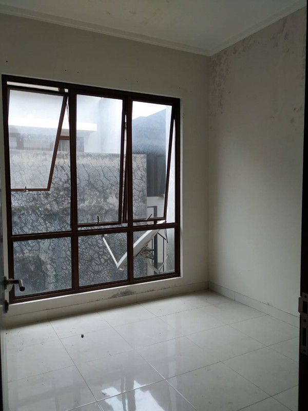 Rumah Nyaman dan Siap Huni depan Taman di Kawasan Discovery, Bintaro Jaya Sektor 9