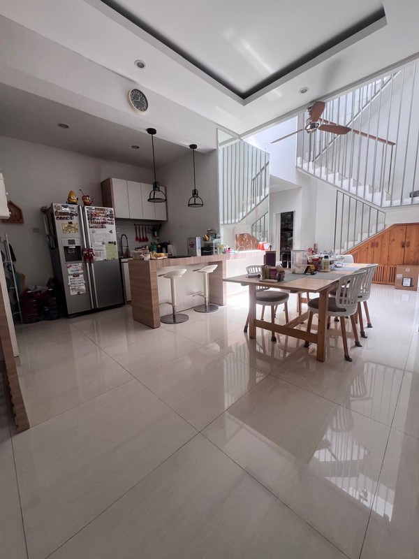 Rumah 3 Lantai Siap Huni dengan Hunian Nyaman dan Asri @Bintaro Sektor 9