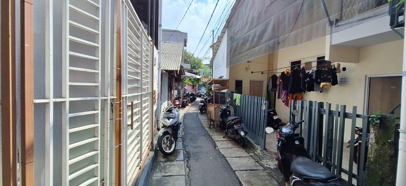 Kosan 12 Pintu Lokasi Strategis 2 Lantai dari Akses Jalan @Kebayoran Baru, Jakarta Selatan