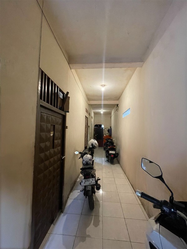 Kosan 12 Pintu Lokasi Strategis 2 Lantai dari Akses Jalan @Kebayoran Baru, Jakarta Selatan