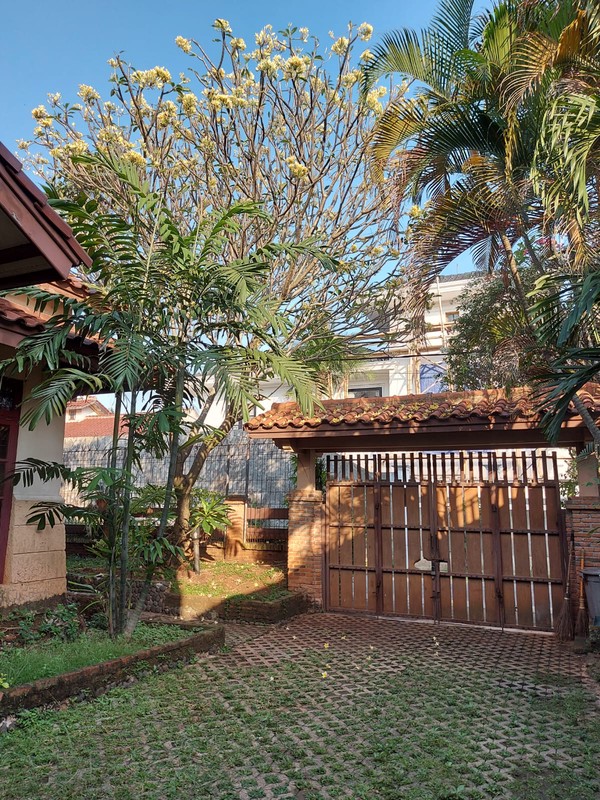 Rumah 2 Lantai Siap Huni dengan Hunian Nyaman dan Asri @Cinere