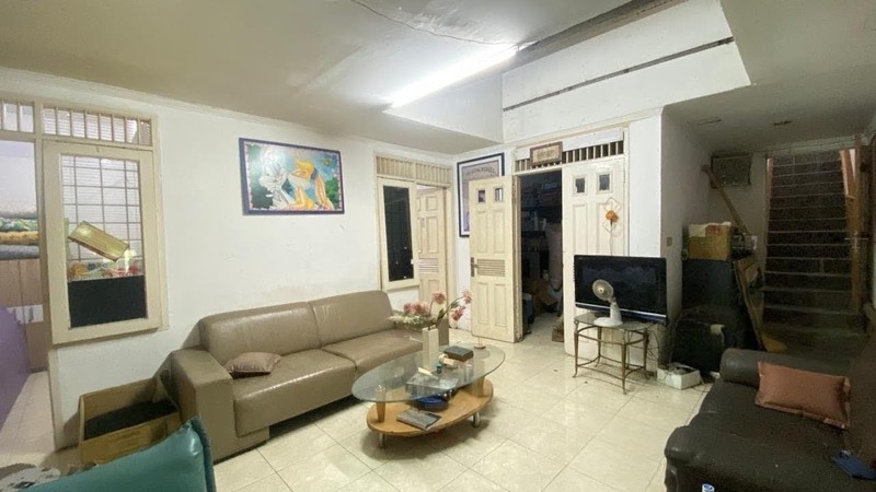 Rumah di Jual lokasi di Lebak Bulus, aman dan strategis