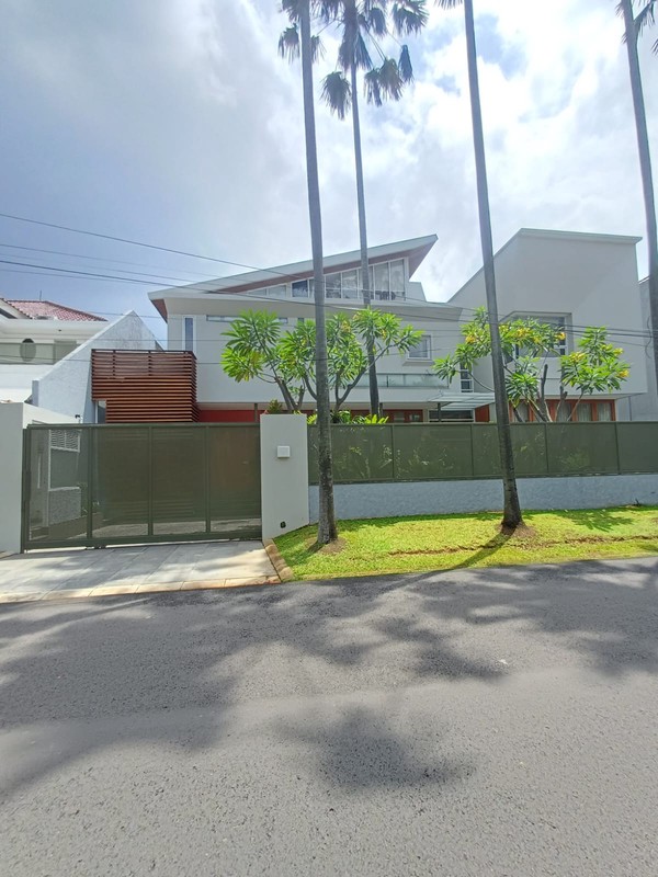 [DIJUAL CEPAT] RUMAH 2 LANTAI LOKASI SANGAT STRATEGIS DAN PREMIUM @Pondok Indah