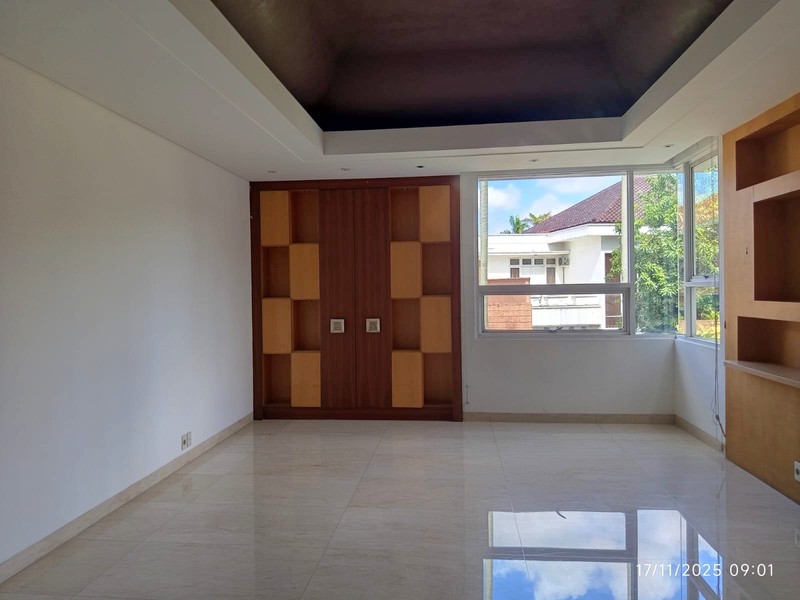[DIJUAL CEPAT] RUMAH 2 LANTAI LOKASI SANGAT STRATEGIS DAN PREMIUM @Pondok Indah