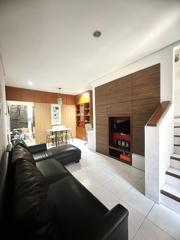 Rumah 2 lantai, Bagus, dan Apik lokasi strategis di Bintaro