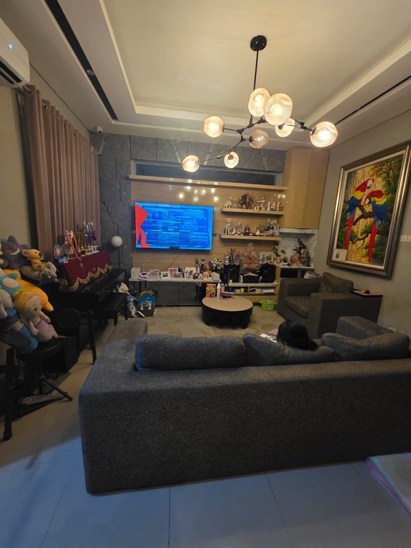 Dijual Rumah Mewah Full Furnished - Royal Residence 