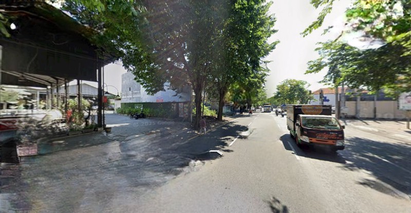 Dijual 3200 m2 Tanah Plus Bangunan Usaha Pusat Kota Bangil - Pasuruan Jawa Timur - Nol Jalan A Yani - Kauman - Cocok Buat Segala Usaha - Parkiran Luas 