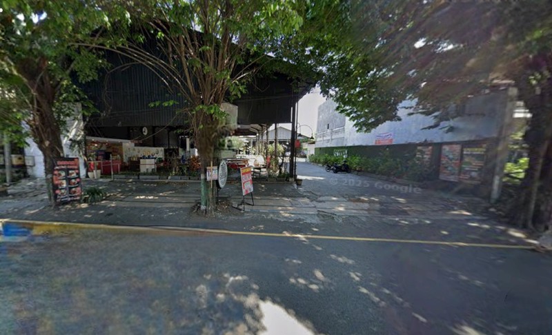 Dijual 3200 m2 Tanah Plus Bangunan Usaha Pusat Kota Bangil - Pasuruan Jawa Timur - Nol Jalan A Yani - Kauman - Cocok Buat Segala Usaha - Parkiran Luas 