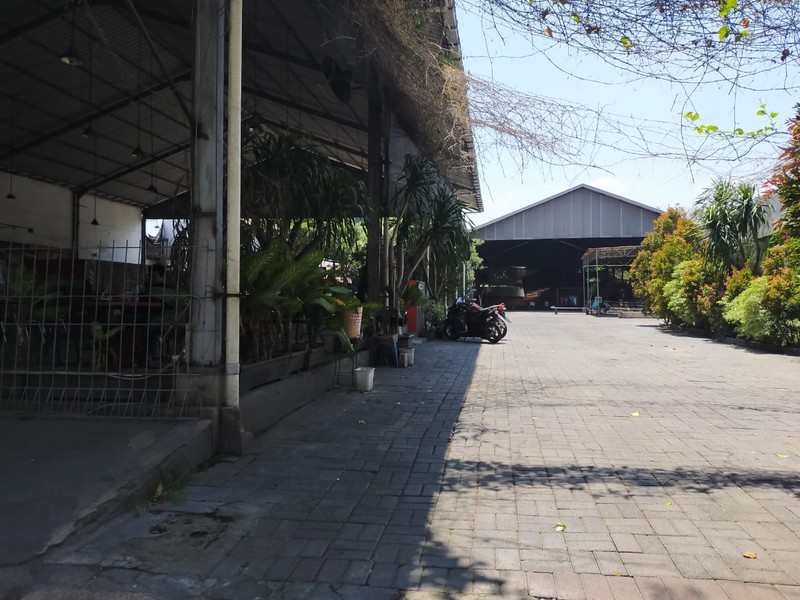 Dijual 3200 m2 Tanah Plus Bangunan Usaha Pusat Kota Bangil - Pasuruan Jawa Timur - Nol Jalan A Yani - Kauman - Cocok Buat Segala Usaha - Parkiran Luas 