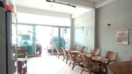 Dijual Rumah 3 lantai di Jl Manyar Jaya Surabaya