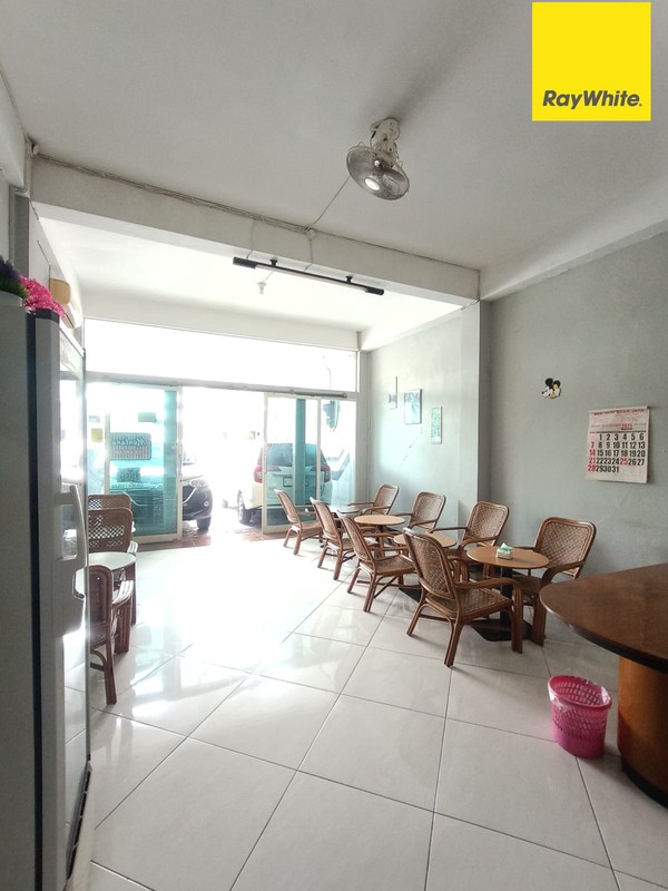 Dijual Rumah 3 lantai di Jl Manyar Jaya Surabaya